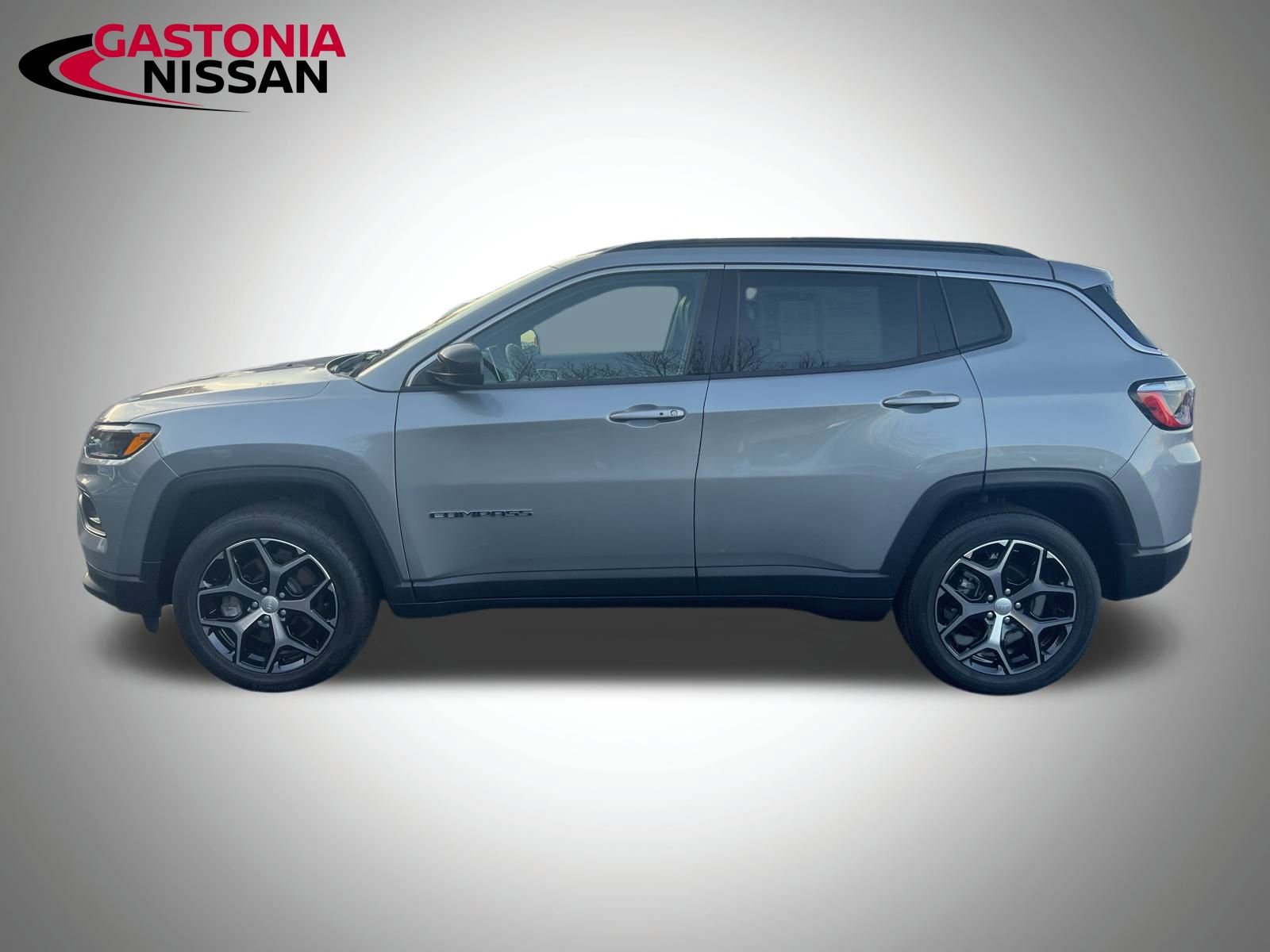 Used 2024 Jeep Compass Latitude image 11
