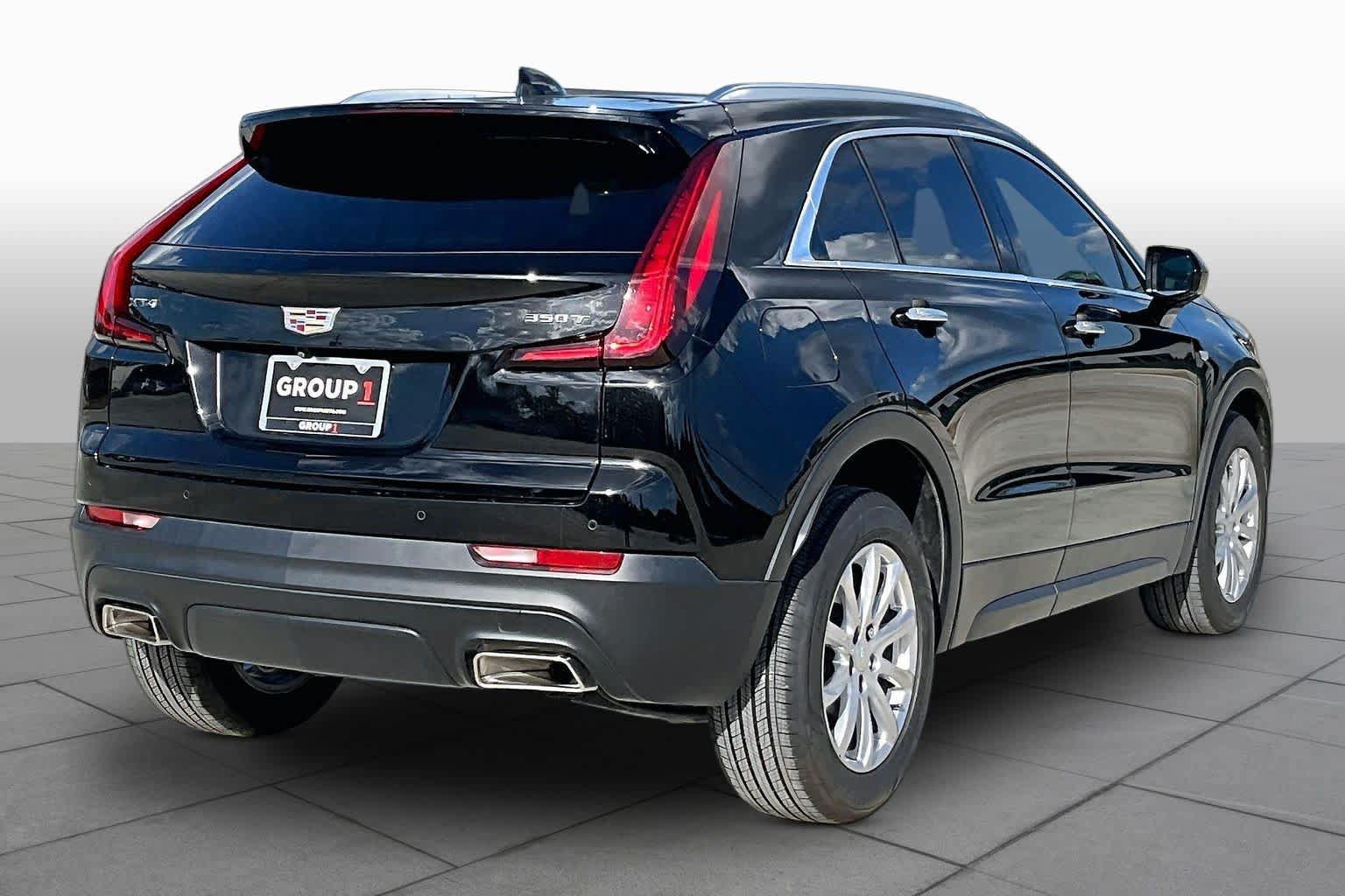 Used 2023 Cadillac XT4 Luxury w/ Cold Weather Package FWD image 23