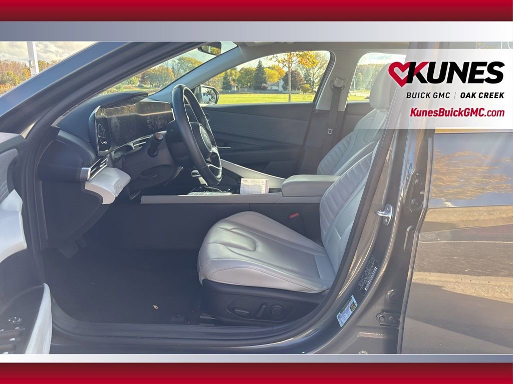 Used 2025 Hyundai Elantra Limited image 11