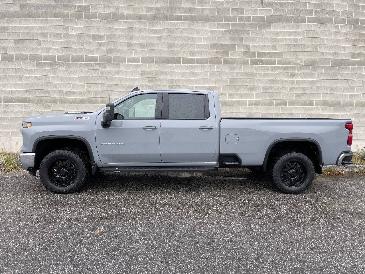 Used 2024 Chevrolet Silverado 3500 LT w/ Convenience Package AWD/4WD image 7