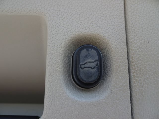 Used 2017 Cadillac Escalade Luxury AWD/4WD image 35