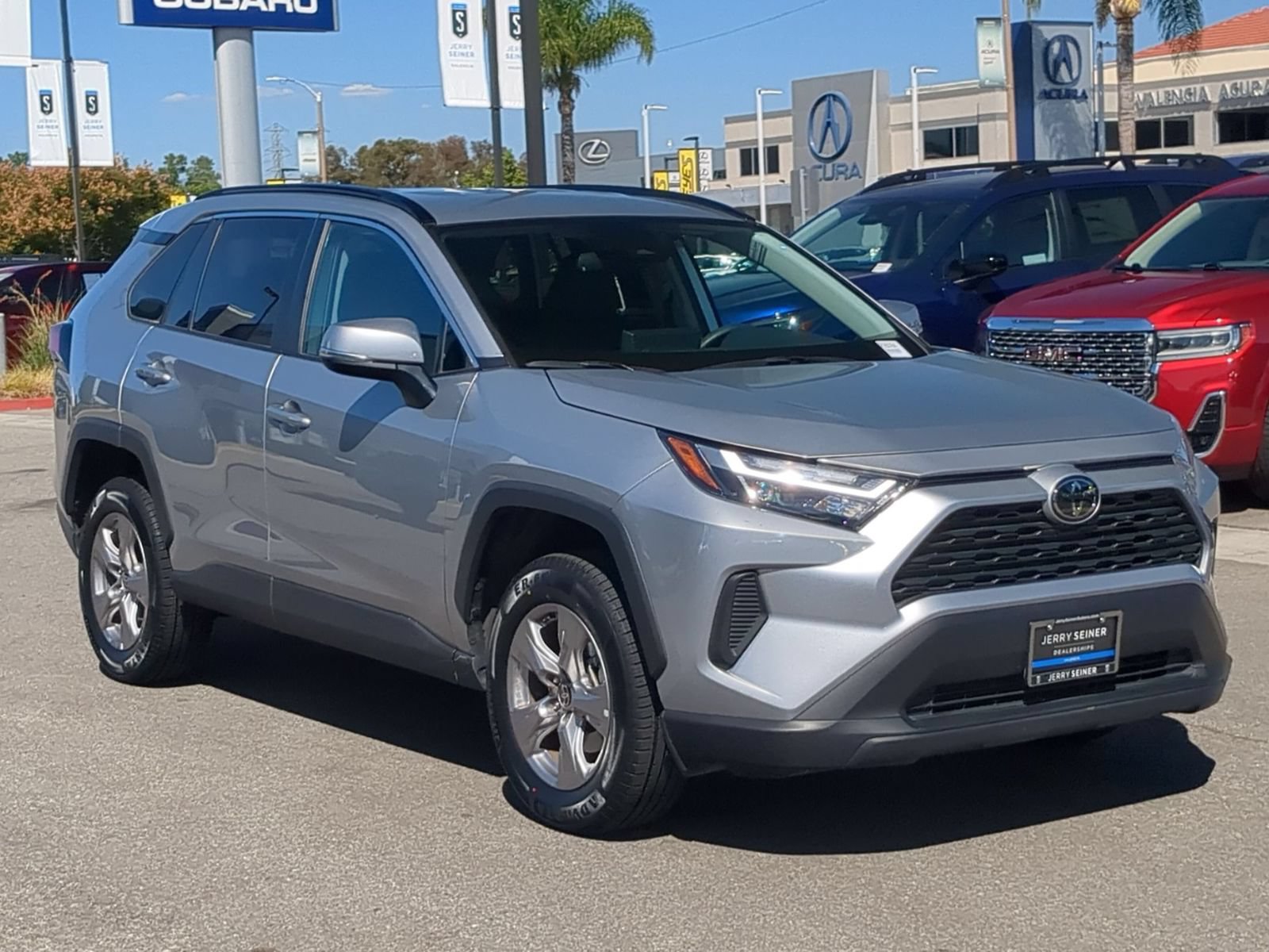 Used 2025 Toyota RAV4 XLE FWD image 7