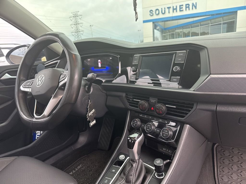 Used 2024 Volkswagen Jetta SE image 9