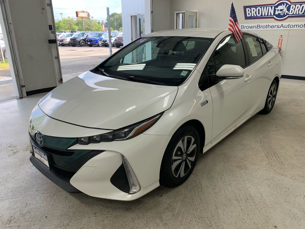 Used 2018 Toyota Prius Prime Plus image 2