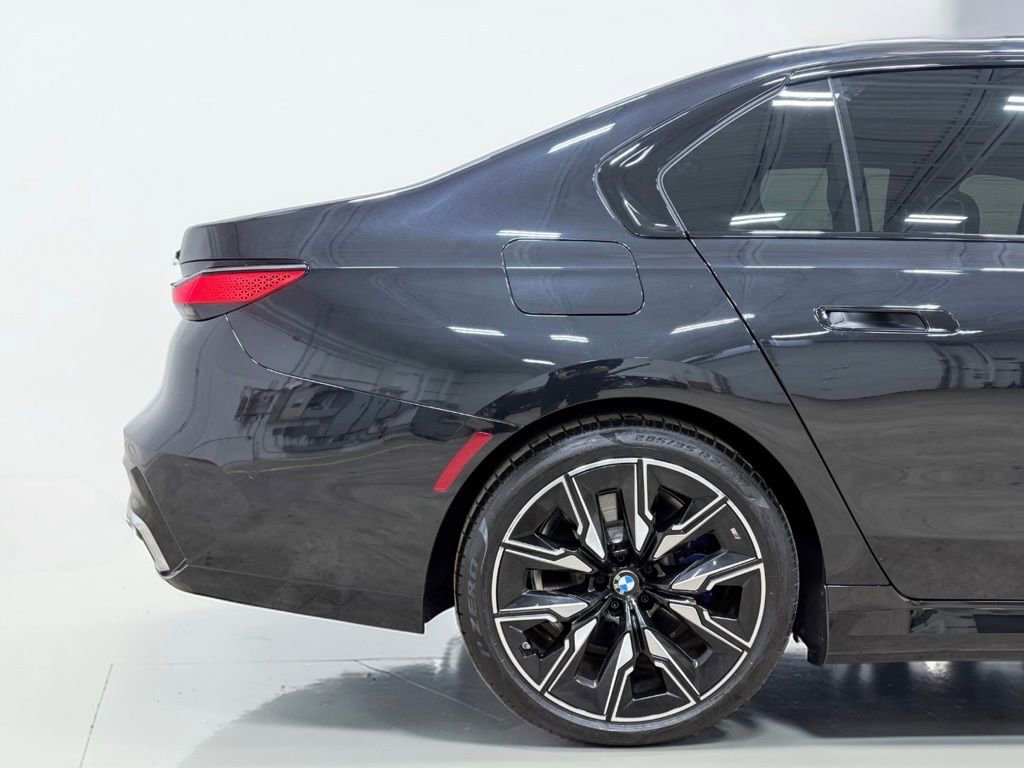 Used 2024 BMW i7 M70 w/ Premium Package image 20