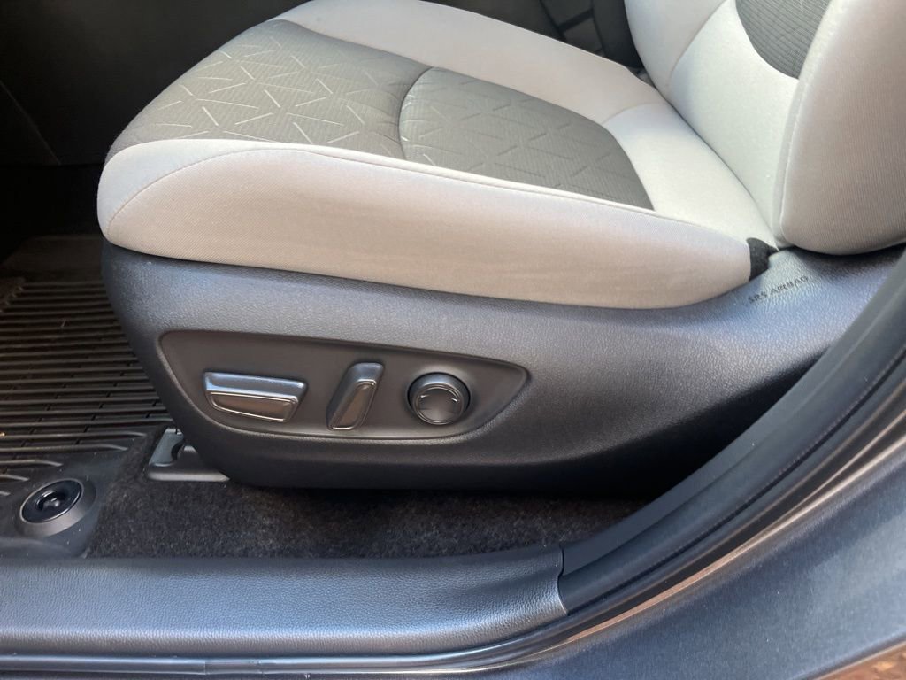 Used 2025 Toyota RAV4 XLE image 18