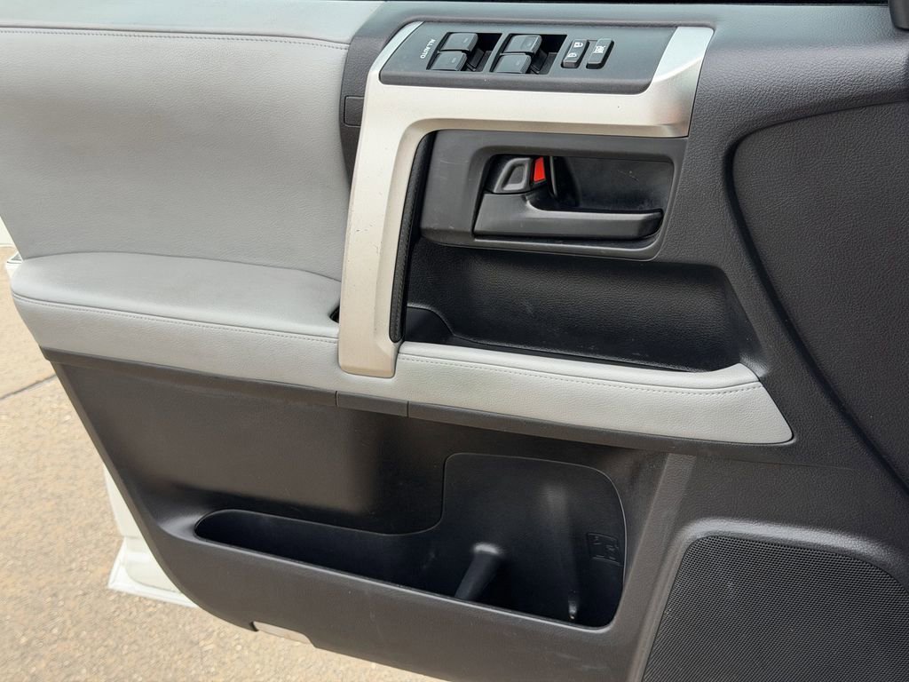 Used 2011 Toyota 4Runner SR5 w/ Premium Pkg w/Leather RWD image 24