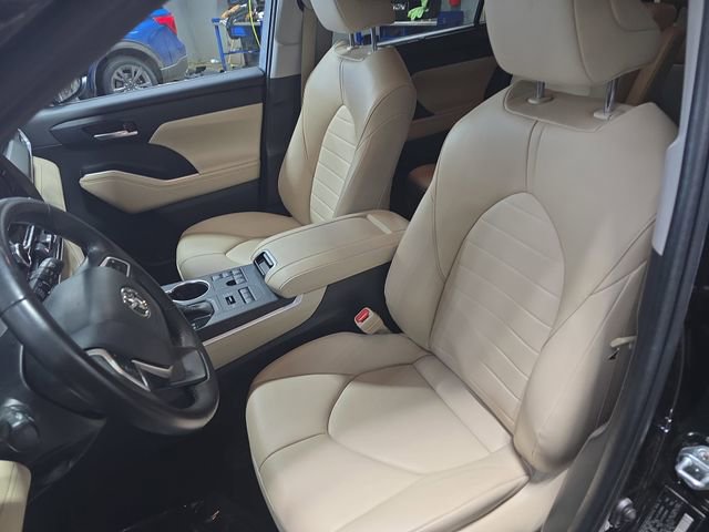 Used 2023 Toyota Highlander XLE image 17