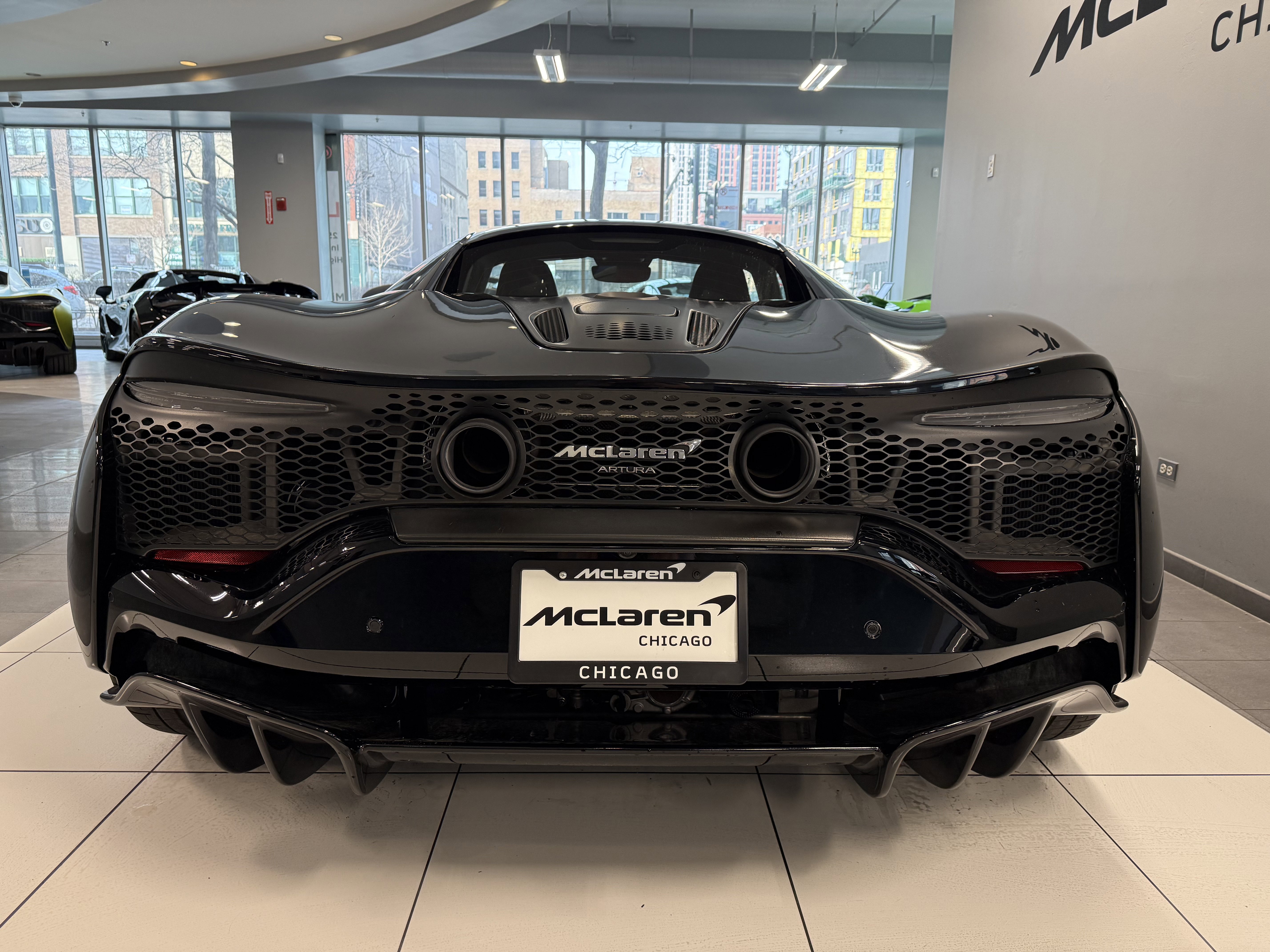 Used 2023 McLaren Artura image 3