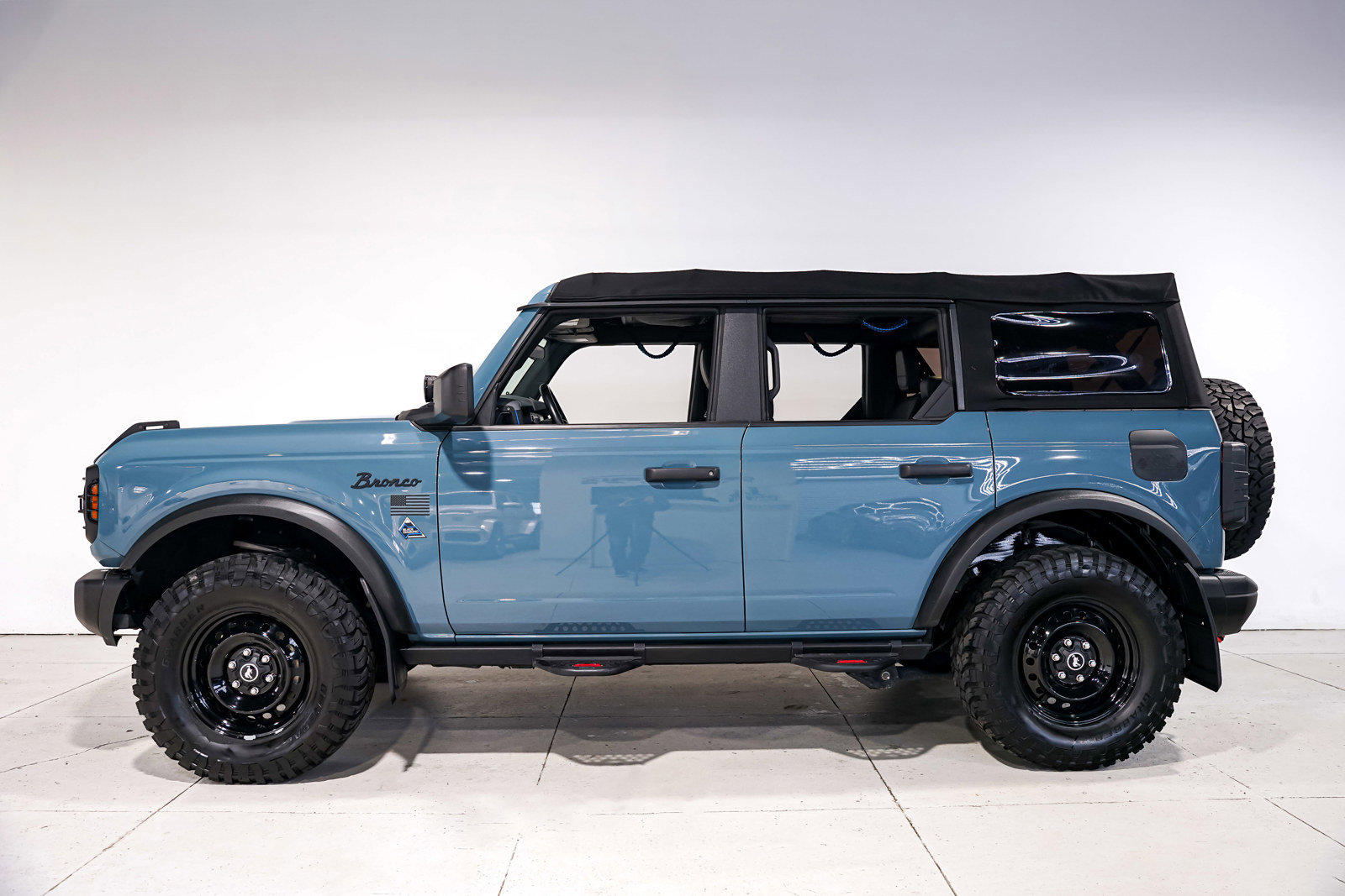 Used 2022 Ford Bronco Black Diamond image 7