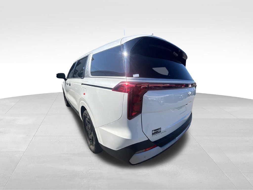 Certified 2026 Kia Carnival LX FWD image 3