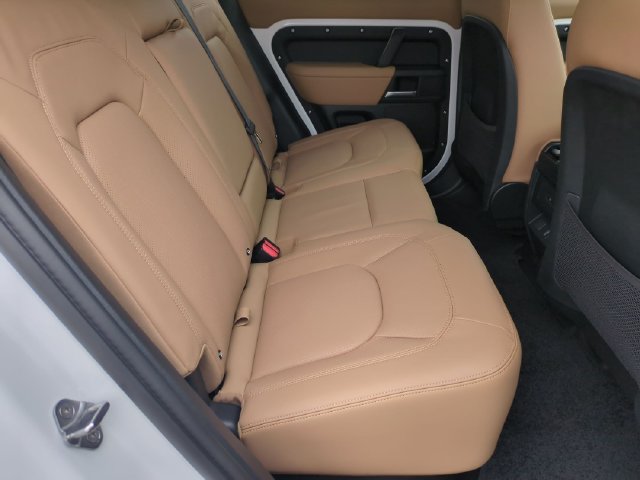 New 2026 Land Rover Defender 110 X-Dynamic SE AWD/4WD image 17