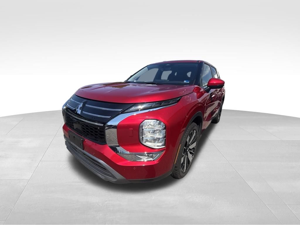 Used 2025 Mitsubishi Outlander SE AWD/4WD image 2