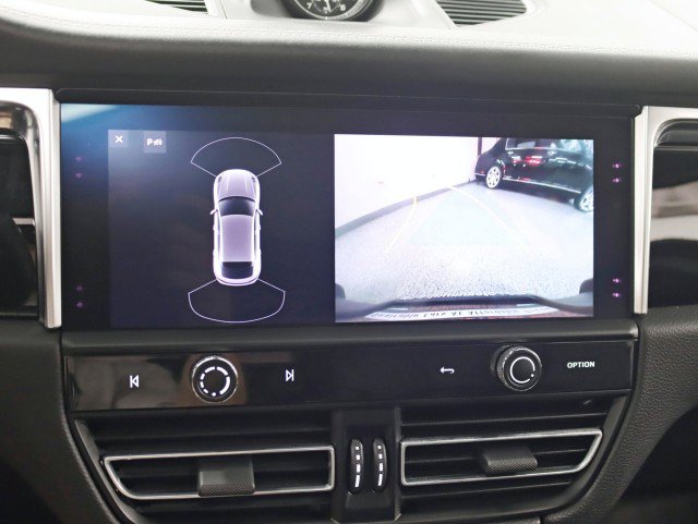 Used 2023 Porsche Macan image 18
