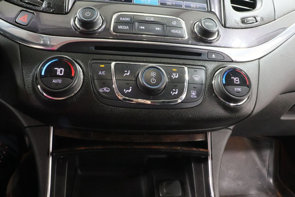 Used 2015 Chevrolet Impala LT FWD image 10
