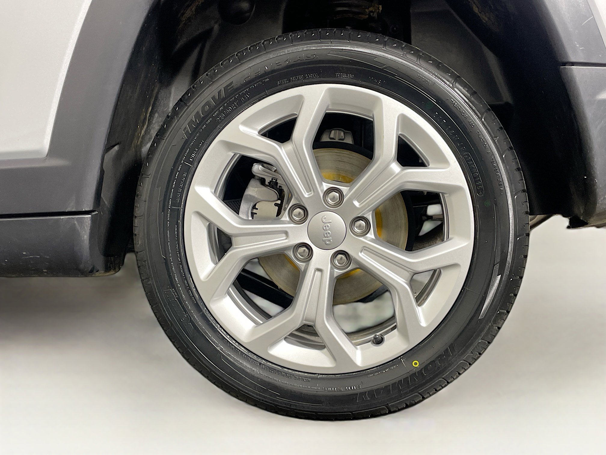 Used 2024 Jeep Compass Latitude image 11