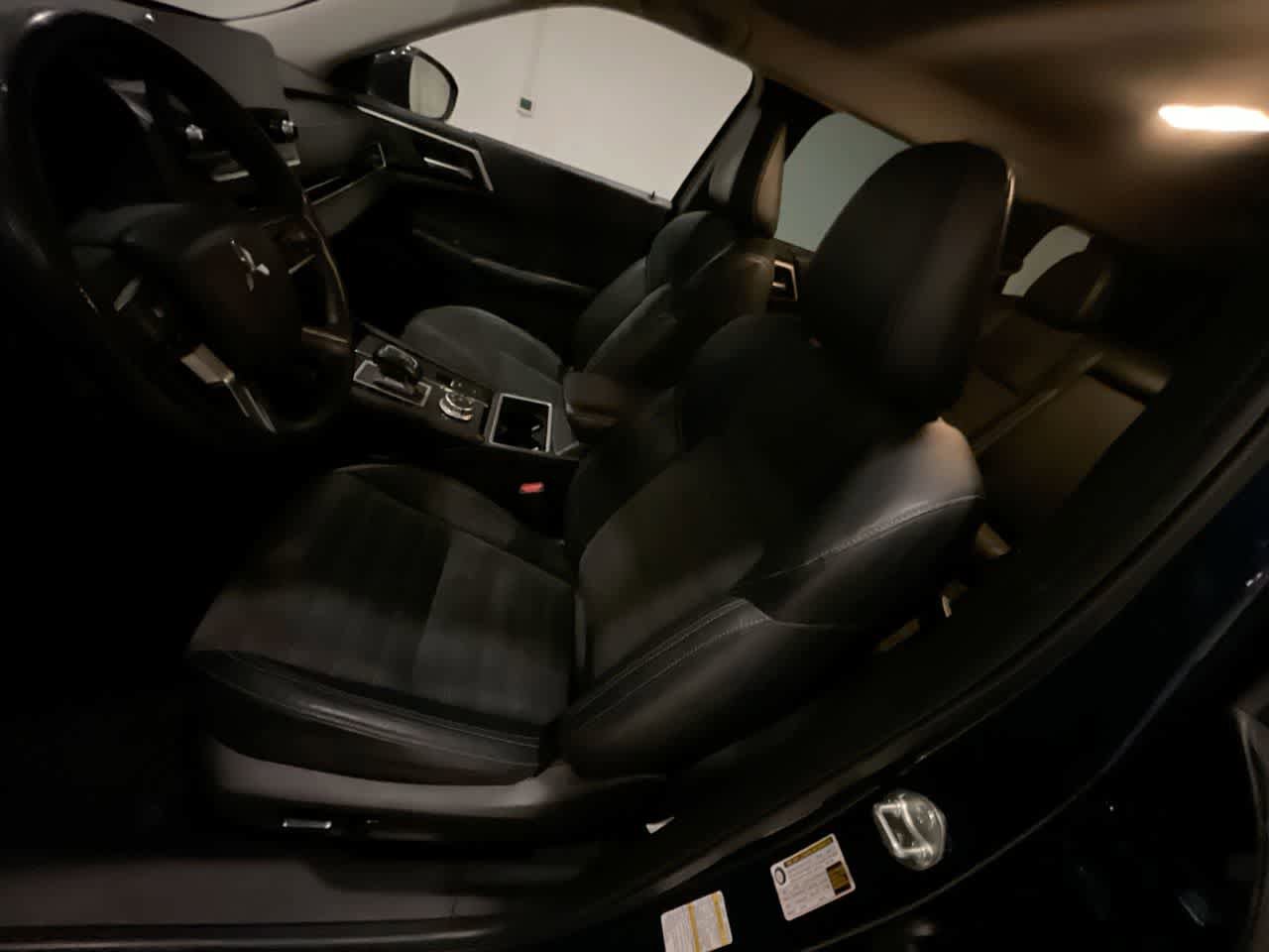 Used 2023 Mitsubishi Outlander SE AWD/4WD image 11