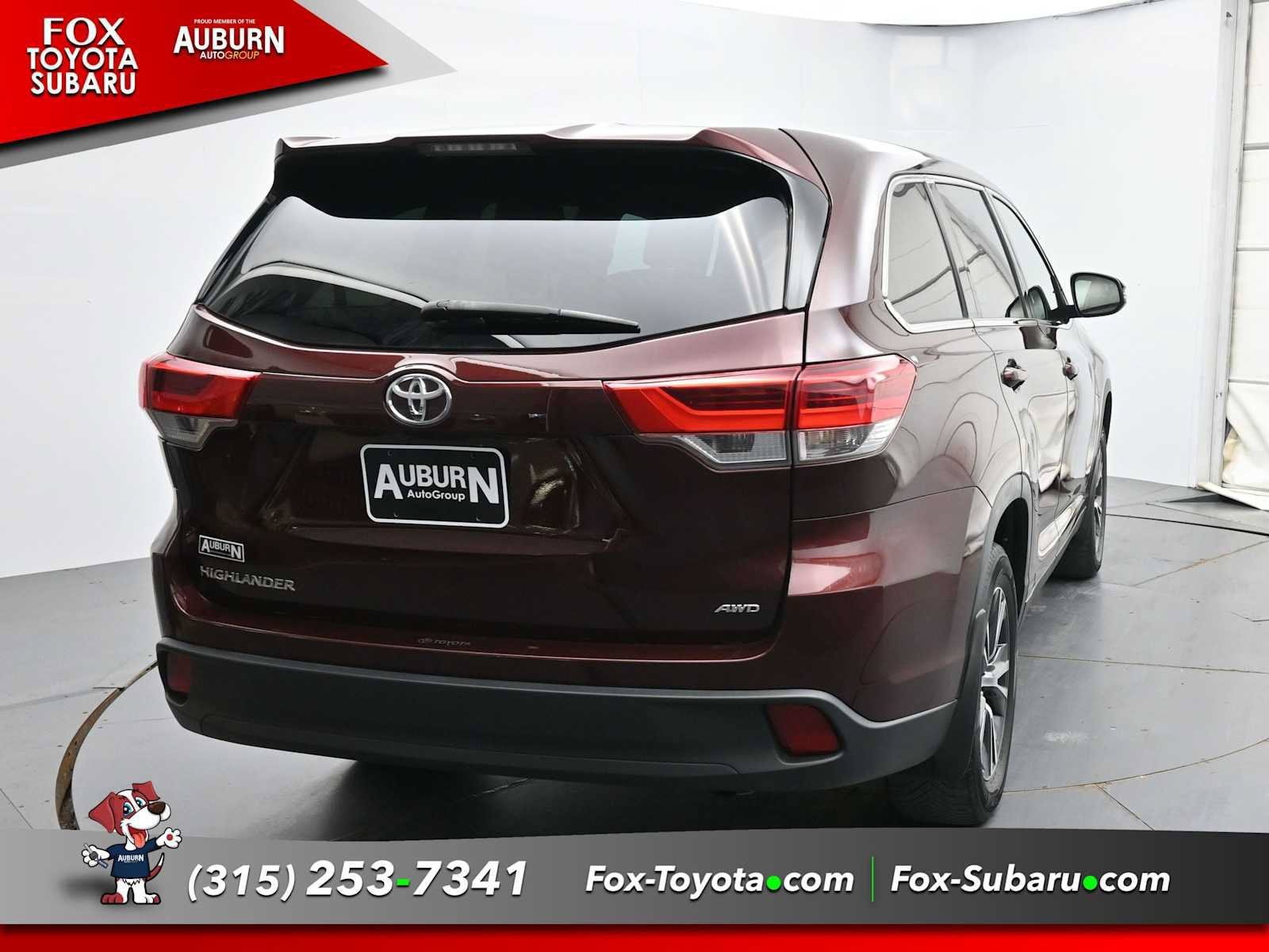 Used 2019 Toyota Highlander LE AWD/4WD image 4