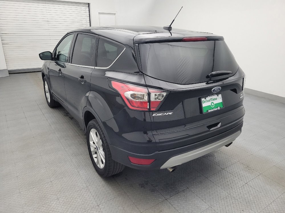 Used 2017 Ford Escape SE w/ SE Cold Weather Package AWD/4WD image 3