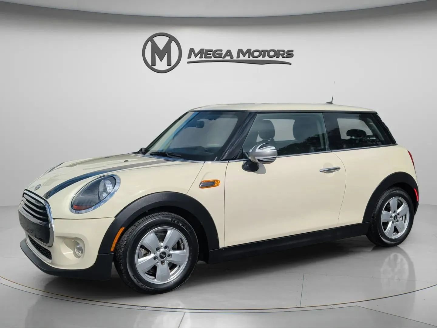 Used 2019 MINI Cooper 2-Door Hardtop FWD image 2