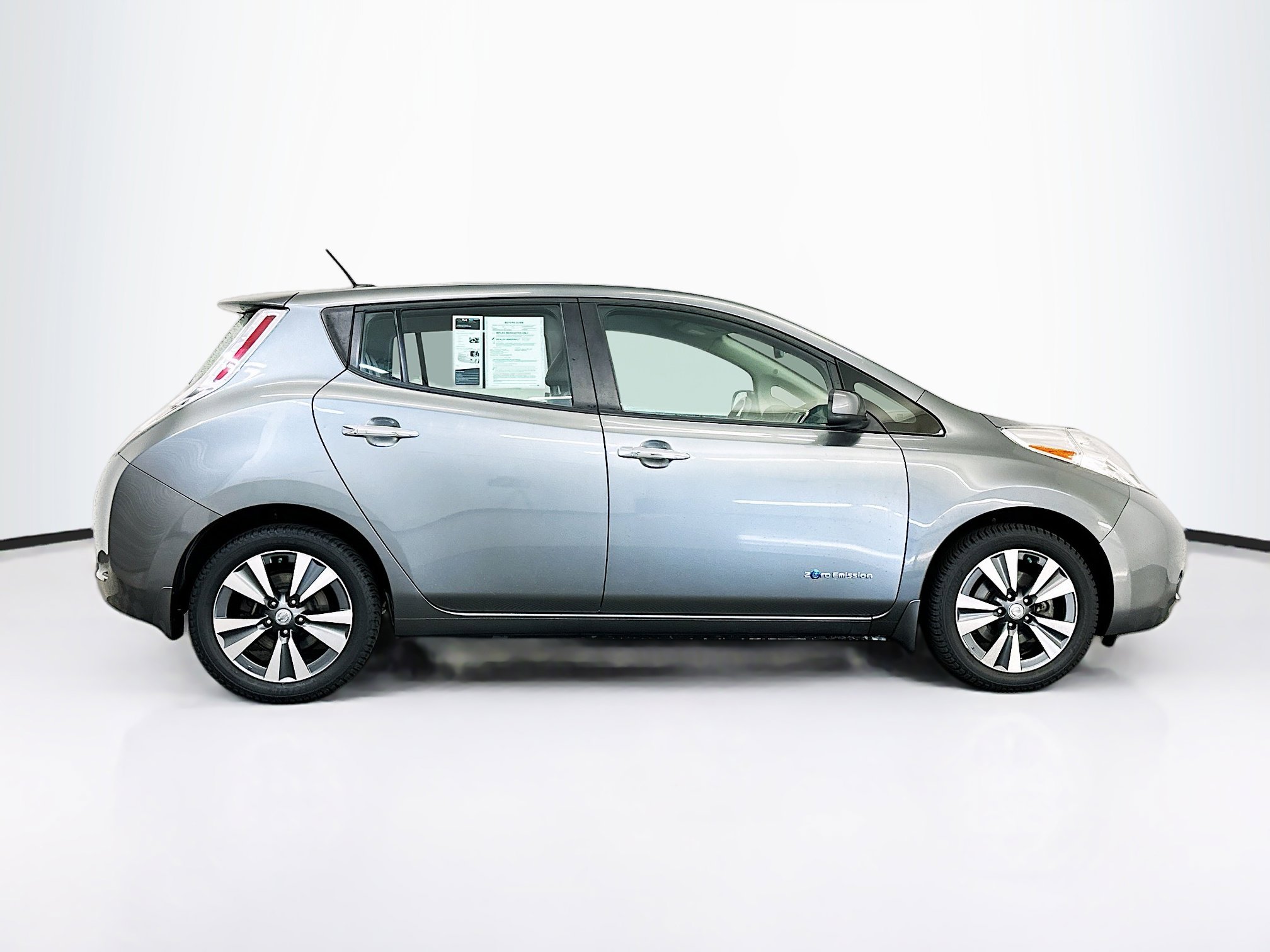 Used 2015 Nissan Leaf SL FWD image 10