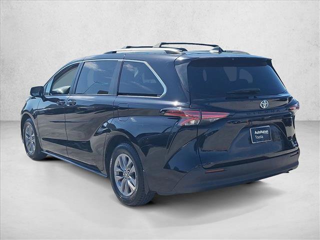 Used 2022 Toyota Sienna LE w/ LE Plus Package FWD image 9