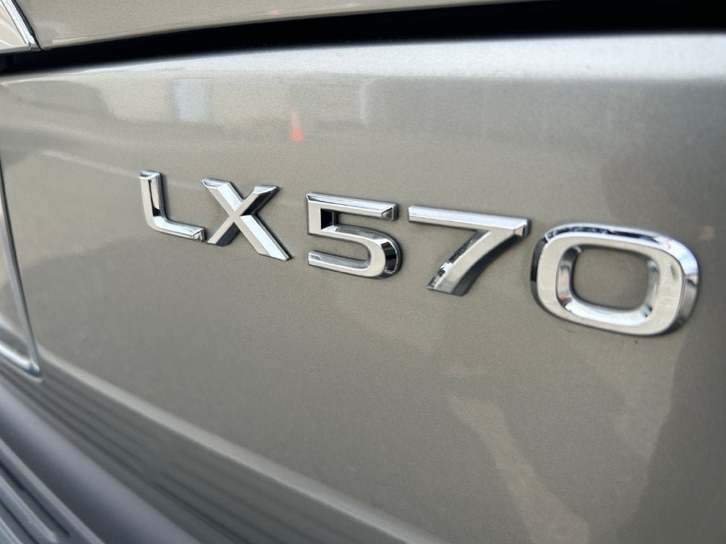Used 2021 Lexus LX 570 4WD w/ Luxury Package image 35