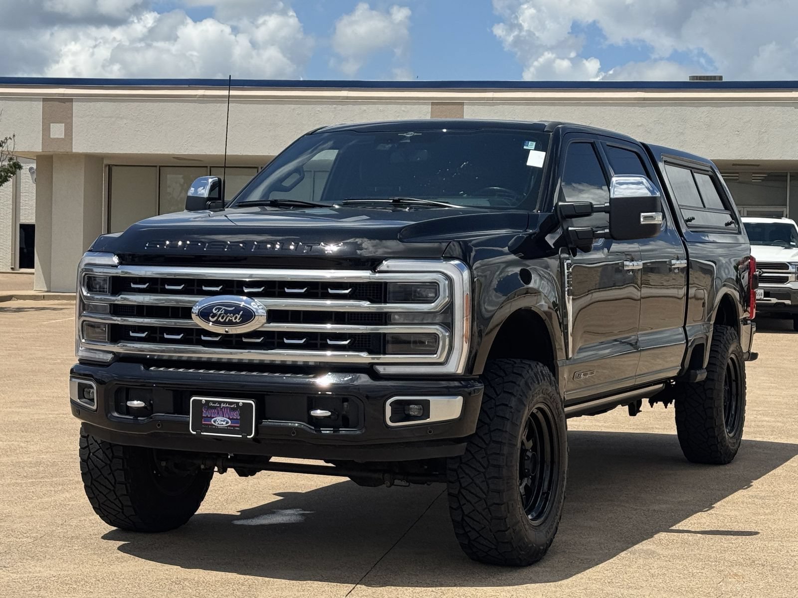 Used 2023 Ford F250 Platinum w/ FX4 Off-Road Package AWD/4WD image 8