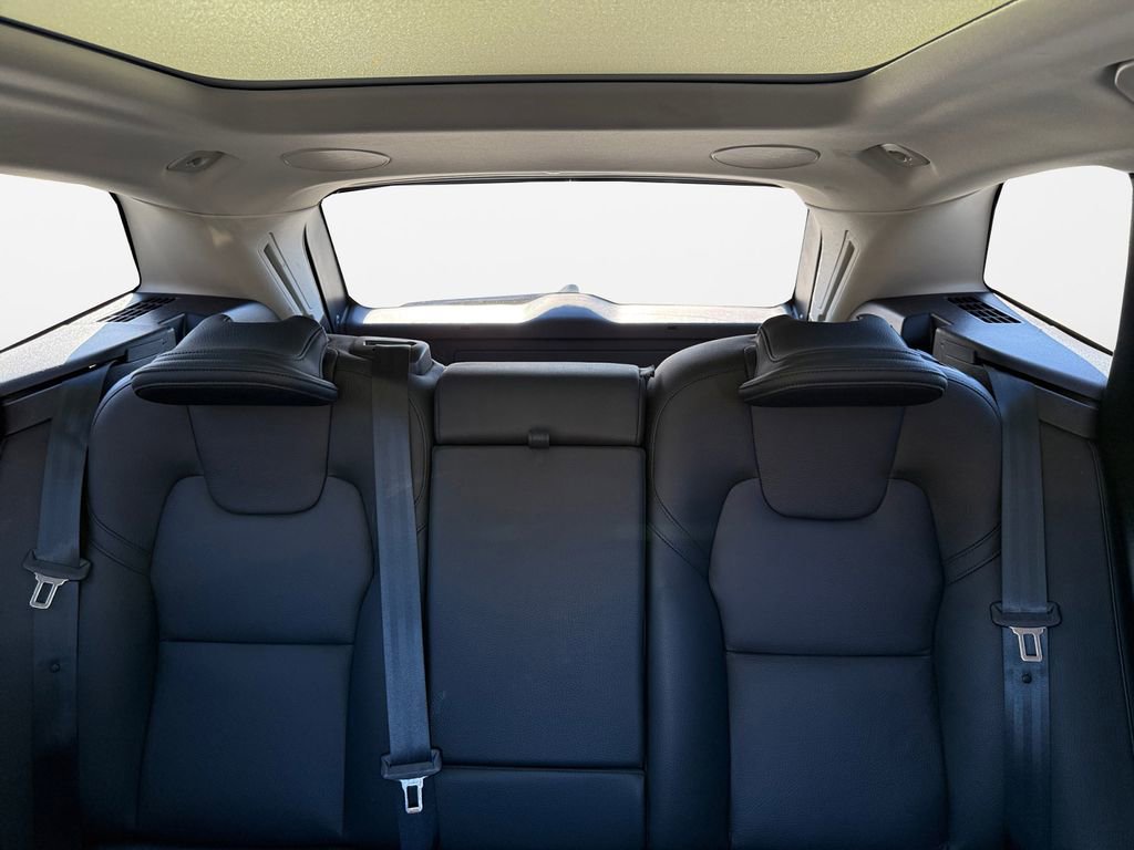 Used 2024 Volvo XC60 B5 Plus image 30