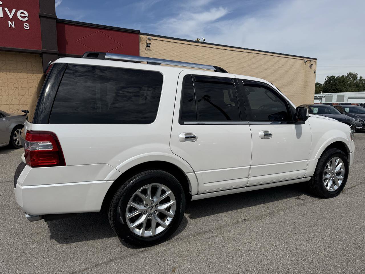 Used 2015 Ford Expedition Limited w/ Equipment Group 301A AWD/4WD image 6