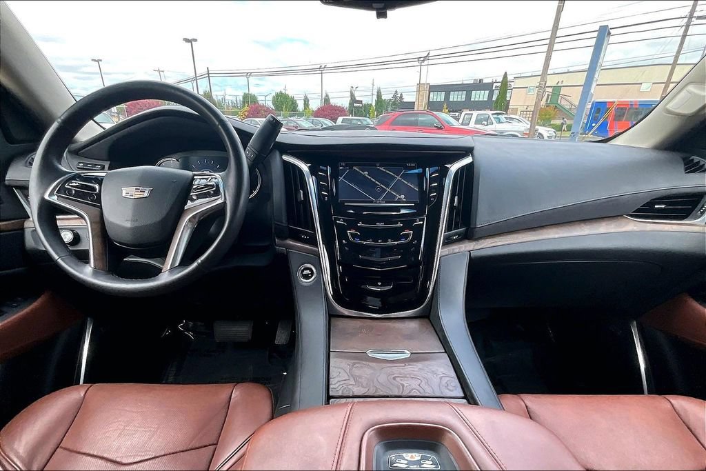 Used 2019 Cadillac Escalade ESV Premium Luxury w/ LPO, Escalade Noir Package AWD/4WD image 16