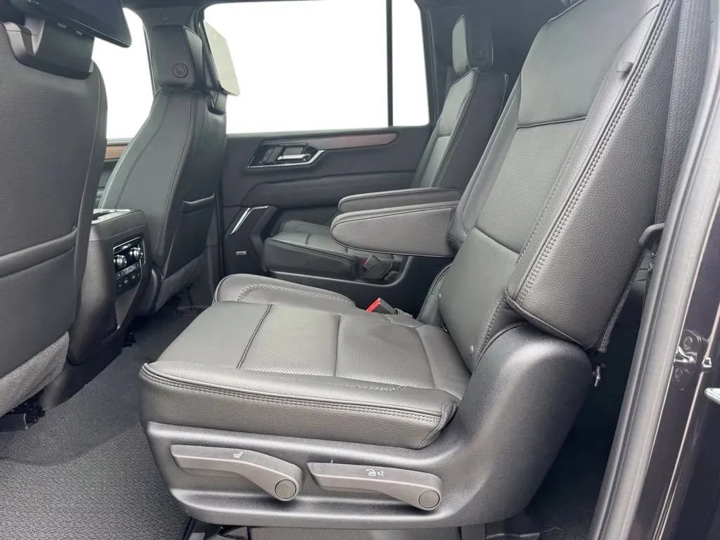 New 2026 GMC Yukon XL Denali w/ Denali Reserve Package AWD/4WD image 18