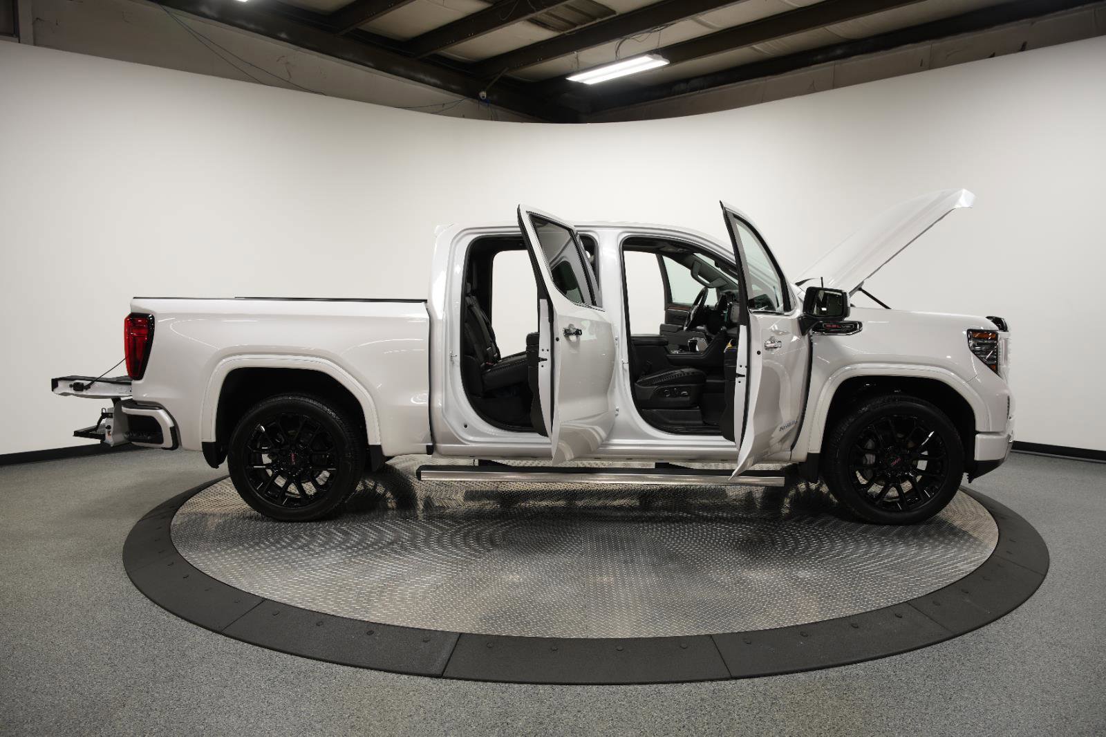 Used 2024 GMC Sierra 1500 Denali w/ Denali Reserve Package image 13