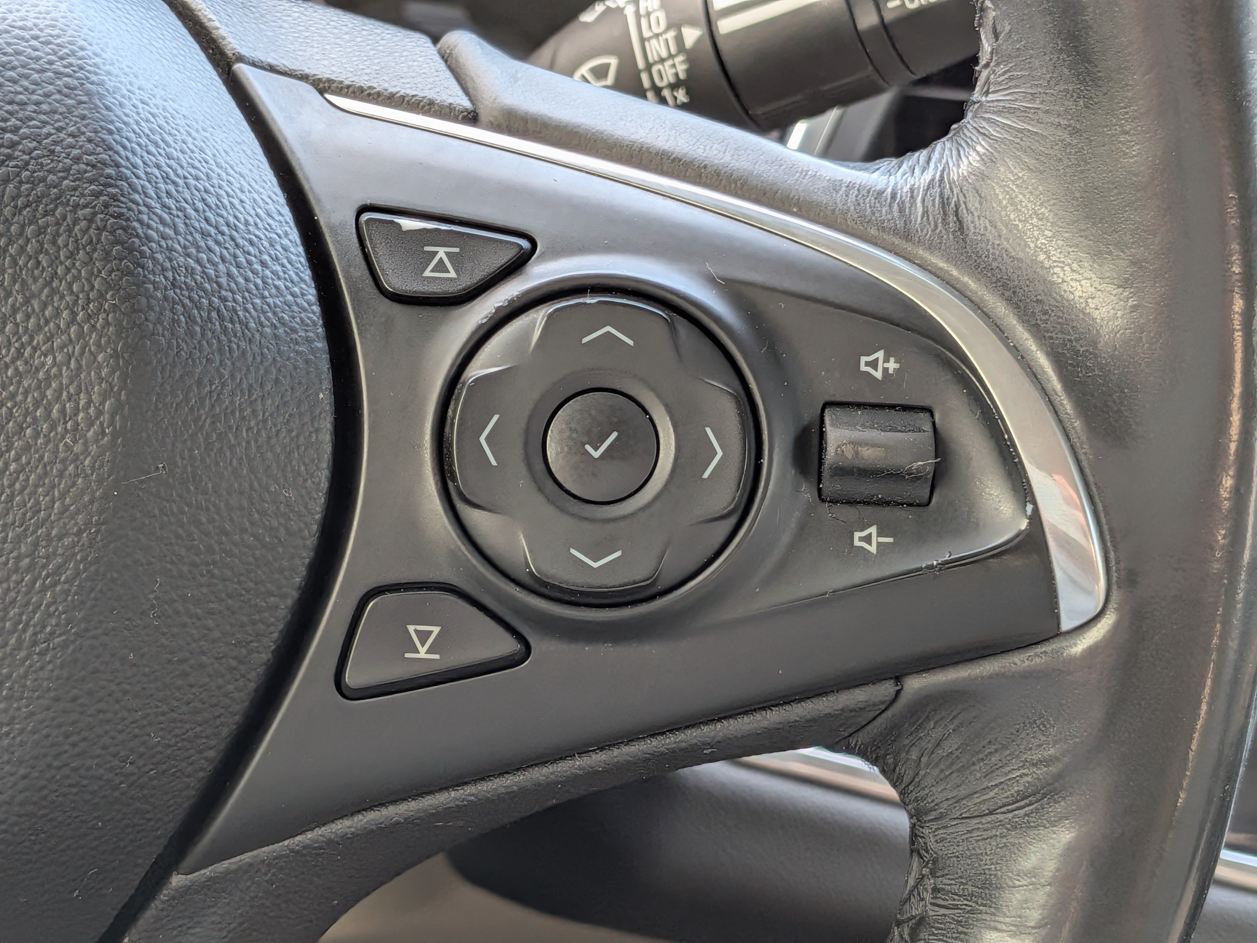 Certified 2020 Buick Enclave Premium w/ Sun and Sites Package FWD image 27