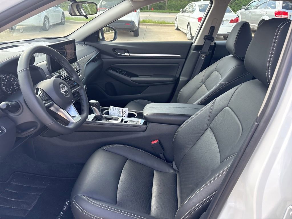 Used 2025 Nissan Altima 2.5 SL FWD image 11