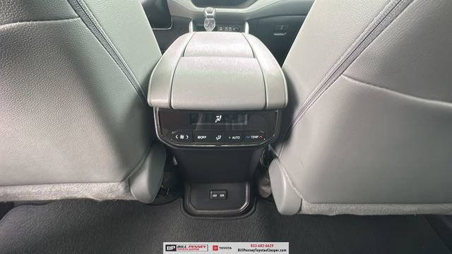 Used 2025 Toyota Highlander XLE image 14