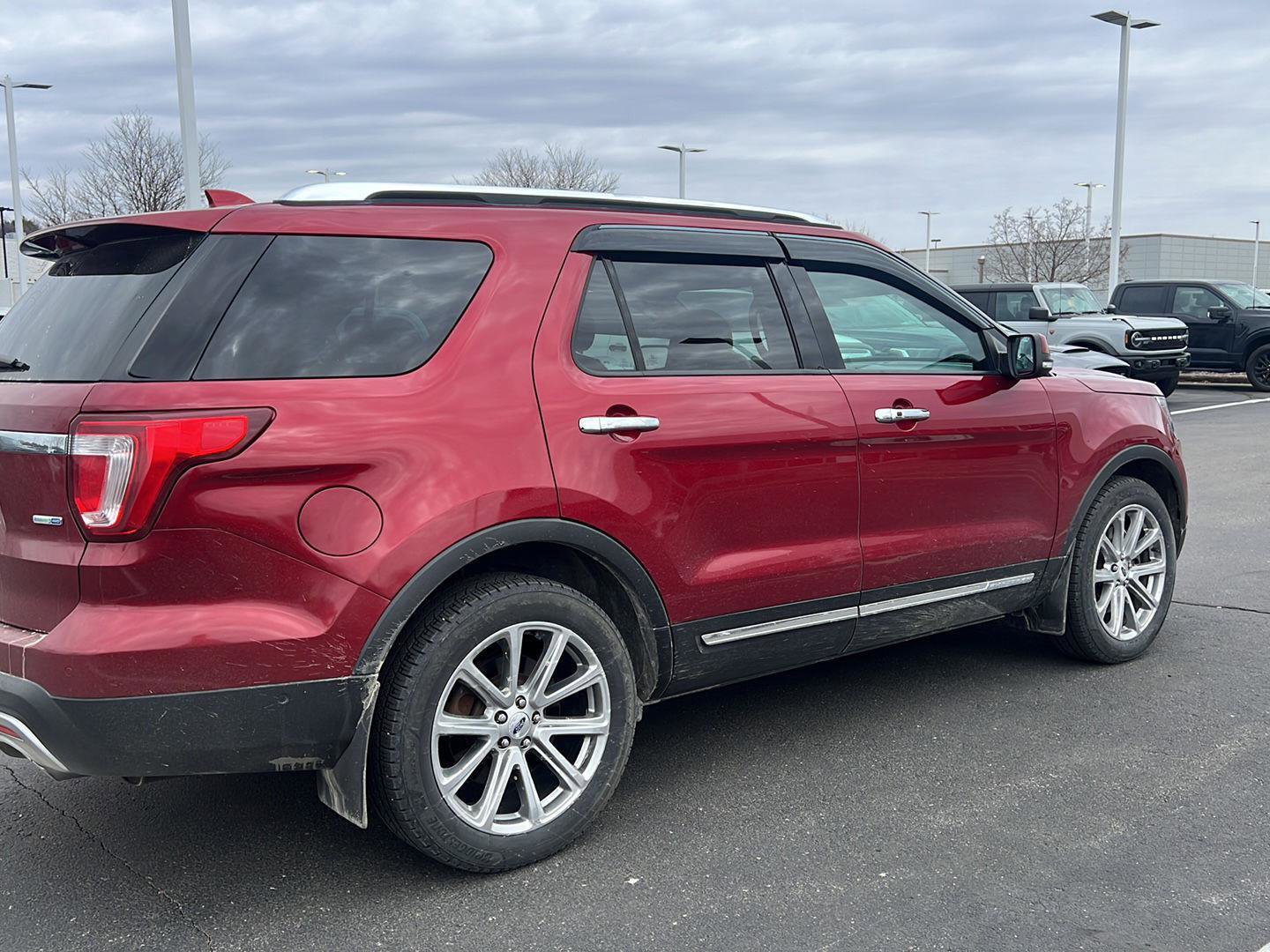 Used 2017 Ford Explorer Limited w/ Equipment Group 303A image 5