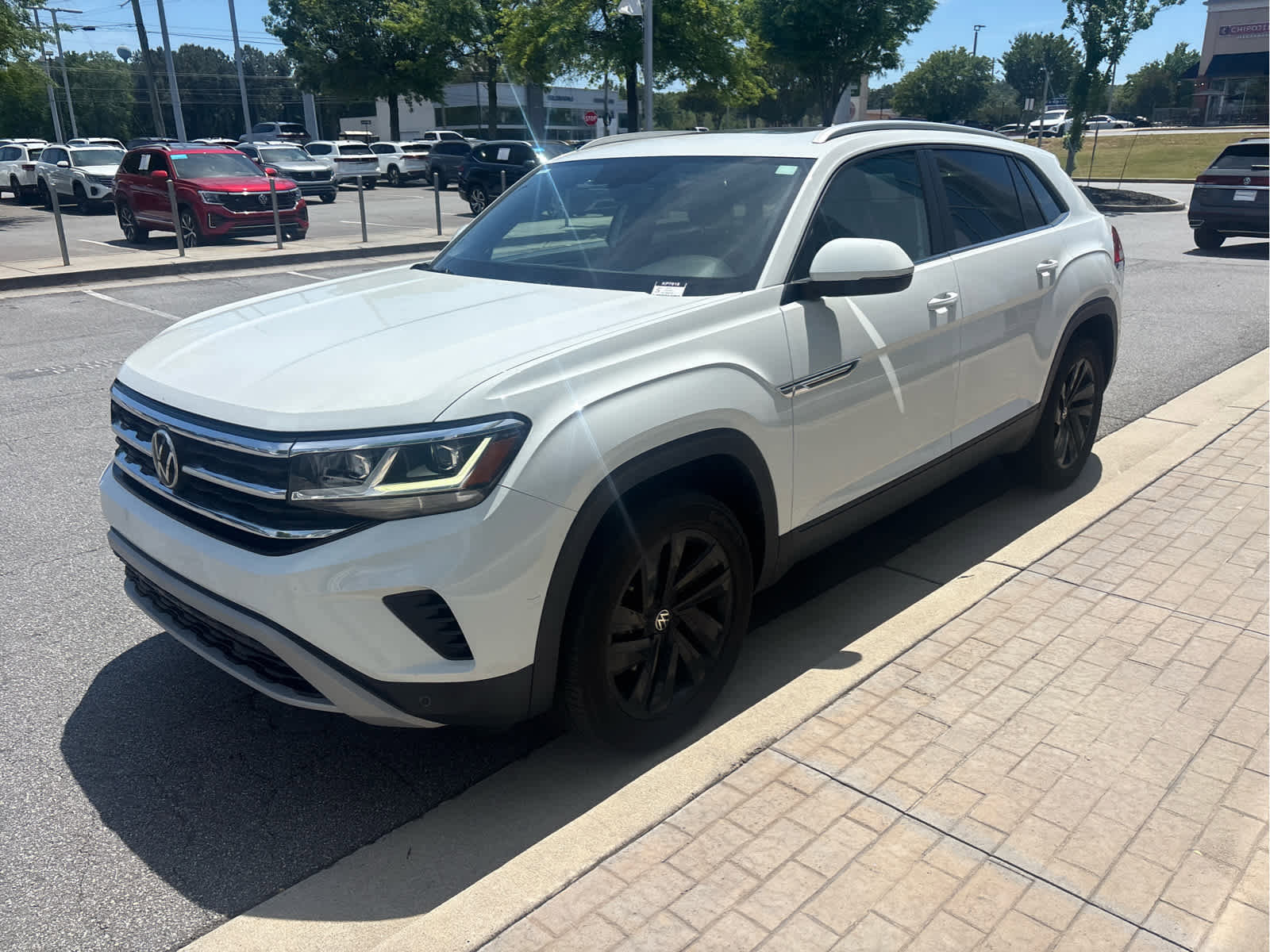 Used 2022 Volkswagen Atlas Cross Sport SE w/ Panoramic Sunroof Package FWD image 5
