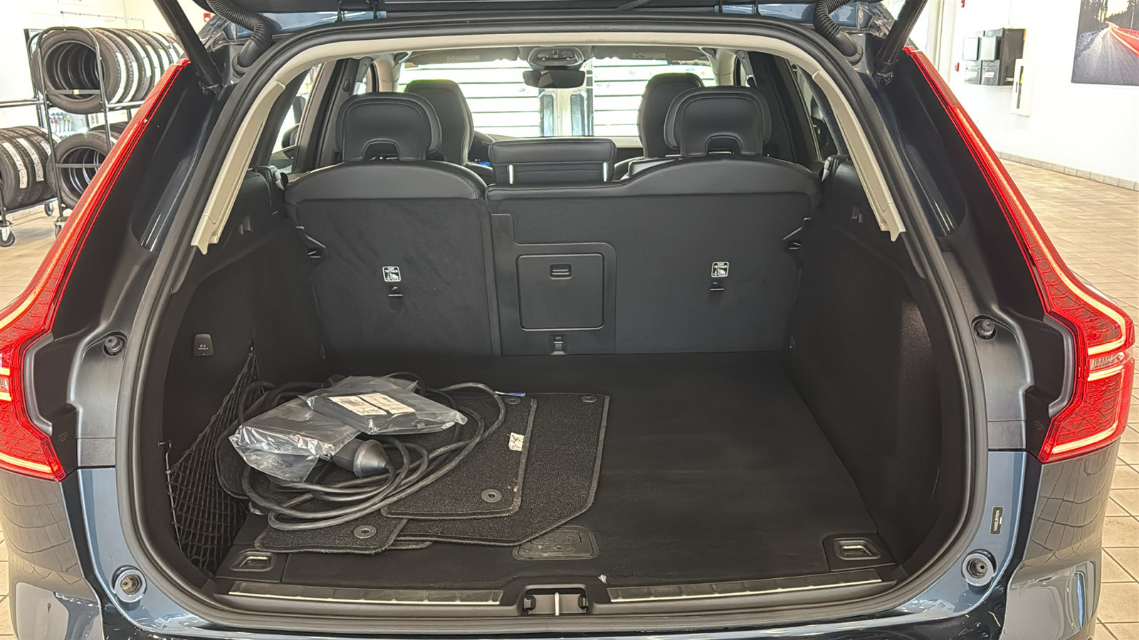 Certified 2024 Volvo XC60 T8 Plus w/ Climate Package AWD/4WD image 29