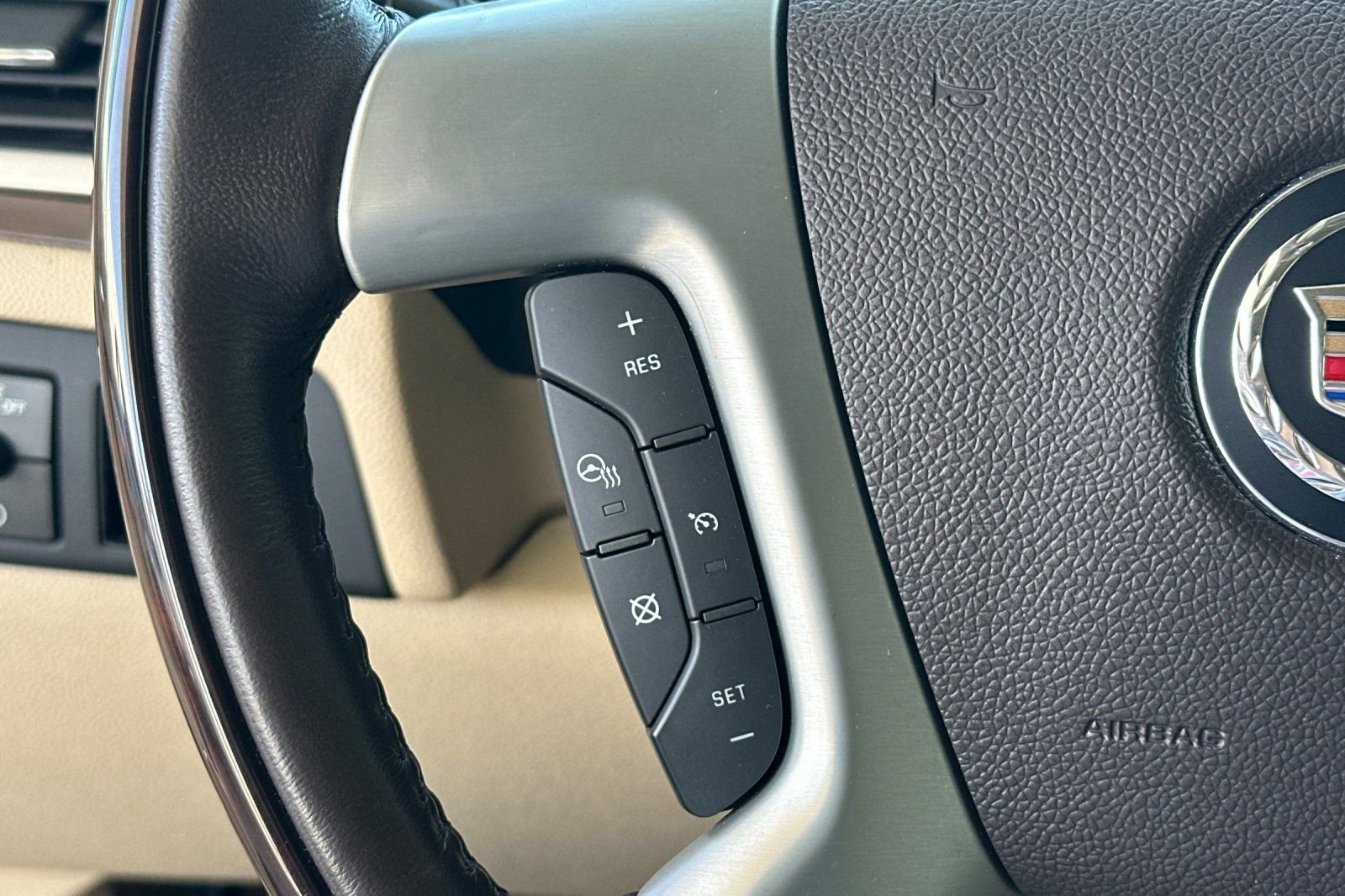 Used 2013 Cadillac Escalade Premium AWD/4WD image 31