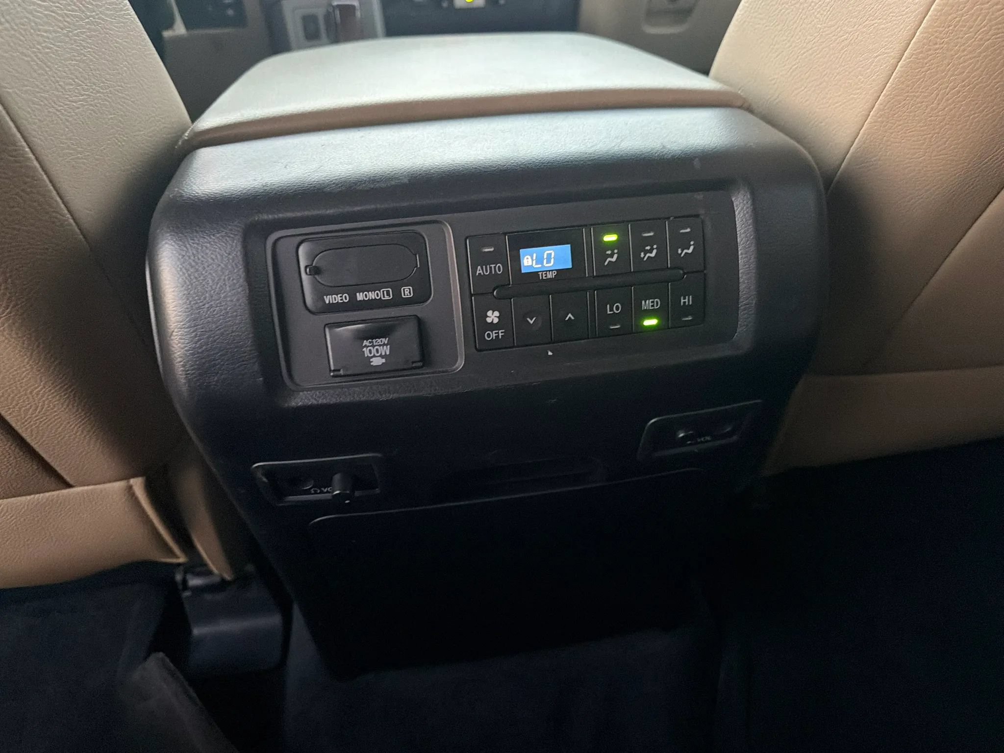 Used 2013 Toyota Sequoia Platinum AWD/4WD image 16