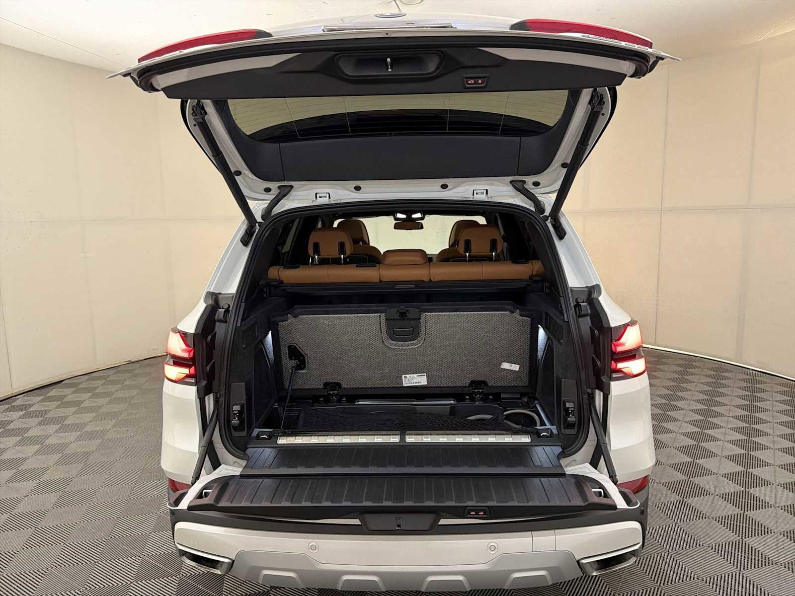 Certified 2024 BMW X5 xDrive50e w/ Premium Package image 24