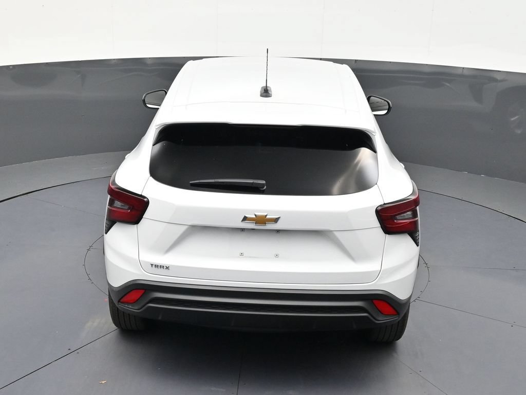 Used 2026 Chevrolet Trax LS FWD image 15