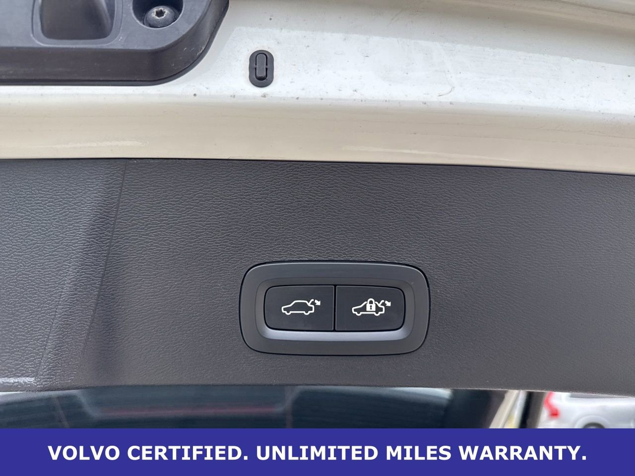 Used 2025 Volvo XC40 B5 Core AWD/4WD image 8