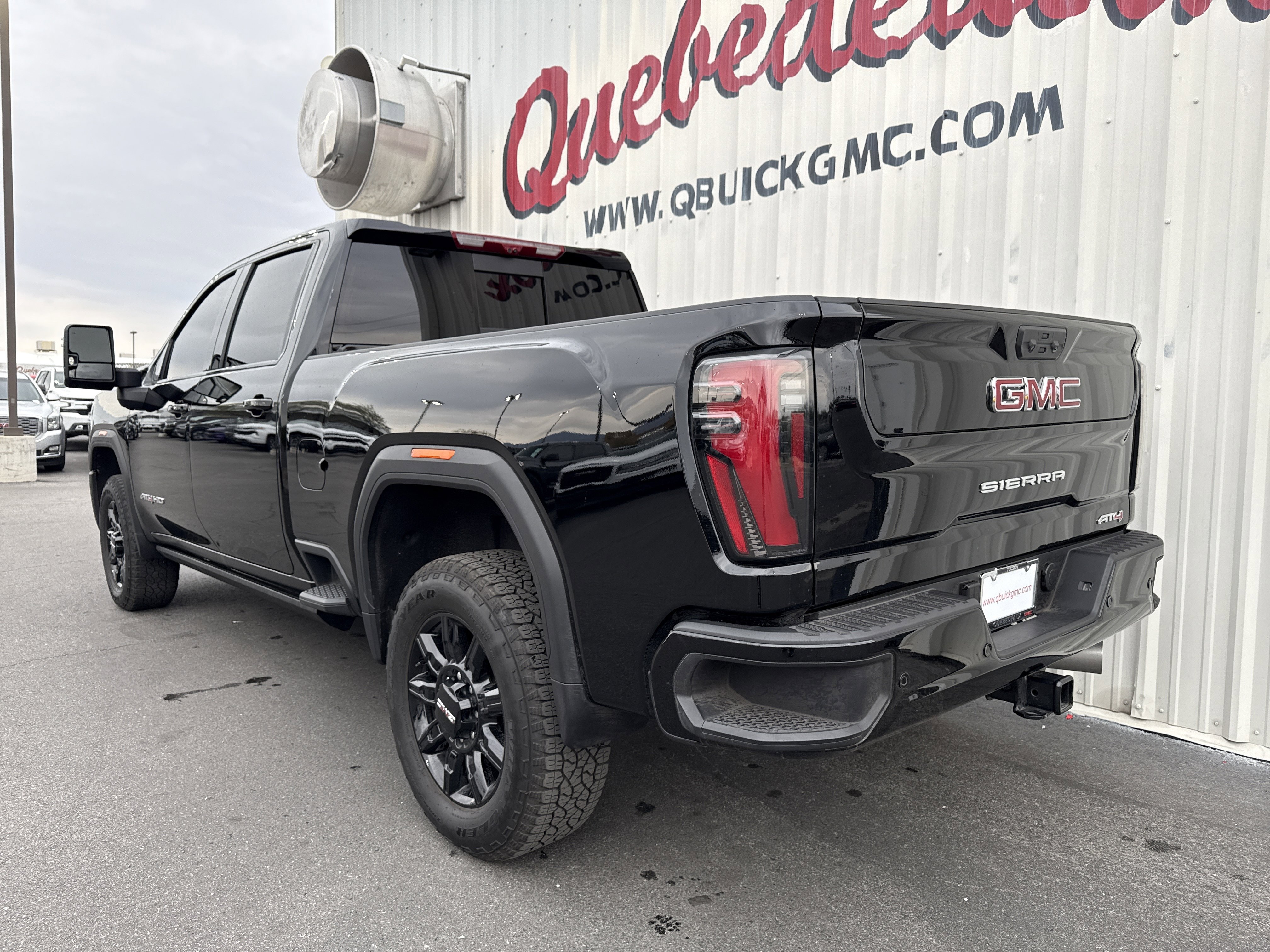 Used 2025 GMC Sierra 2500 AT4 w/ AT4 Premium Plus Package image 4