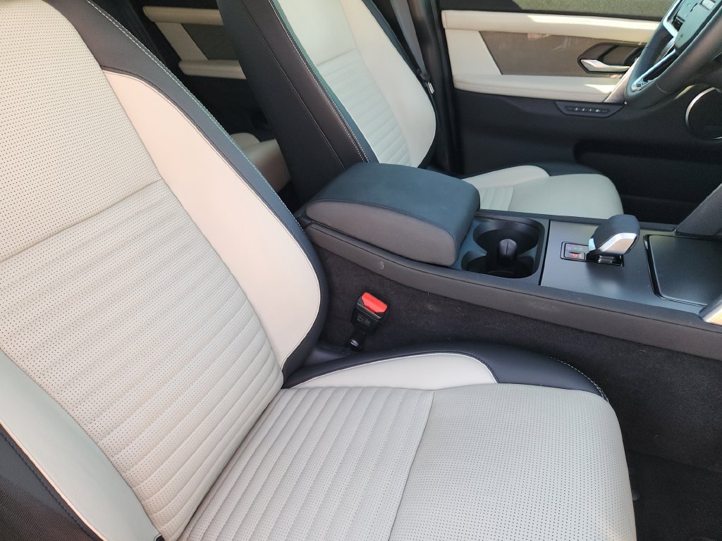 Used 2025 Land Rover Discovery Sport Dynamic SE AWD/4WD image 15
