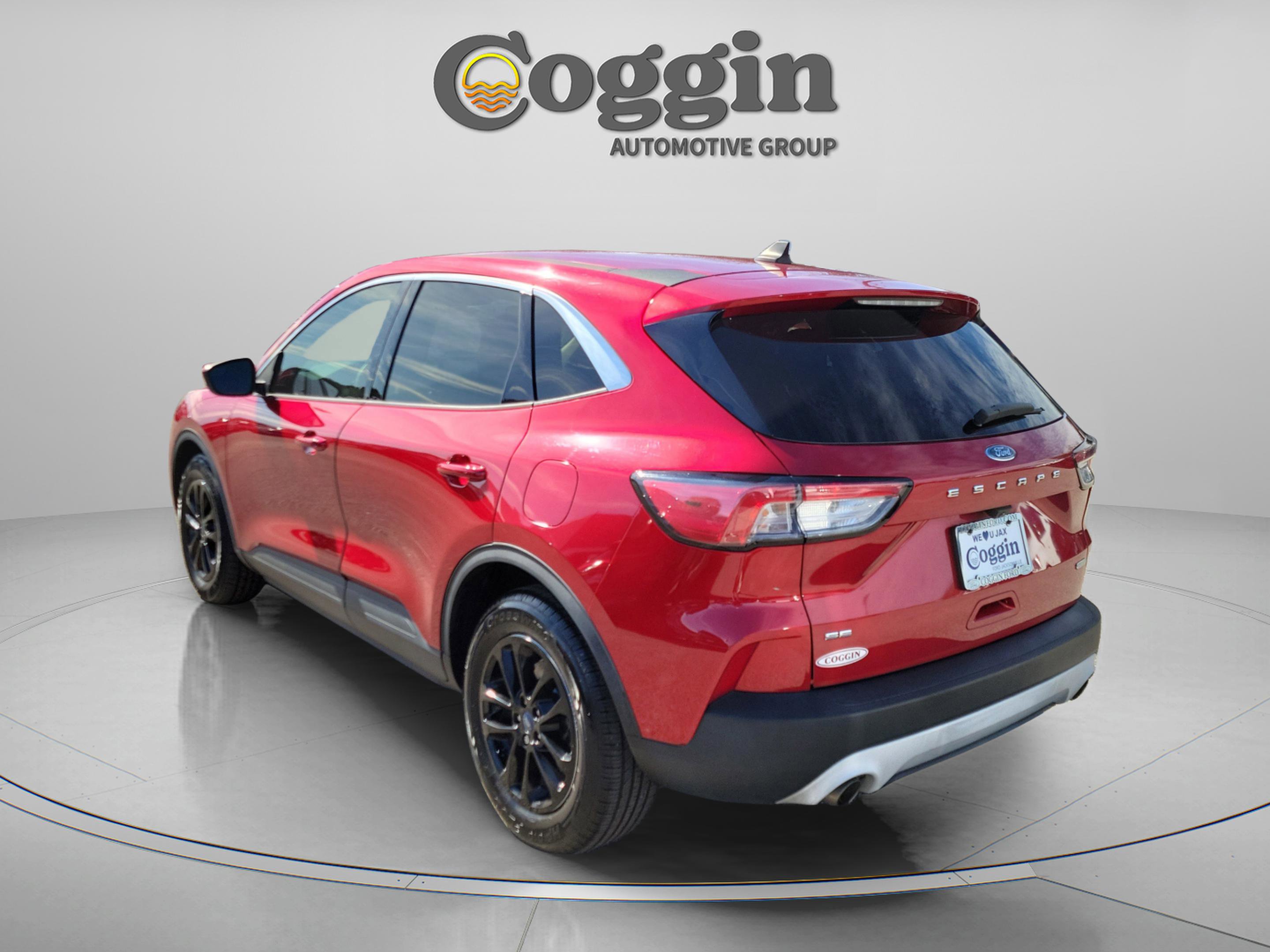 Used 2020 Ford Escape SE image 2