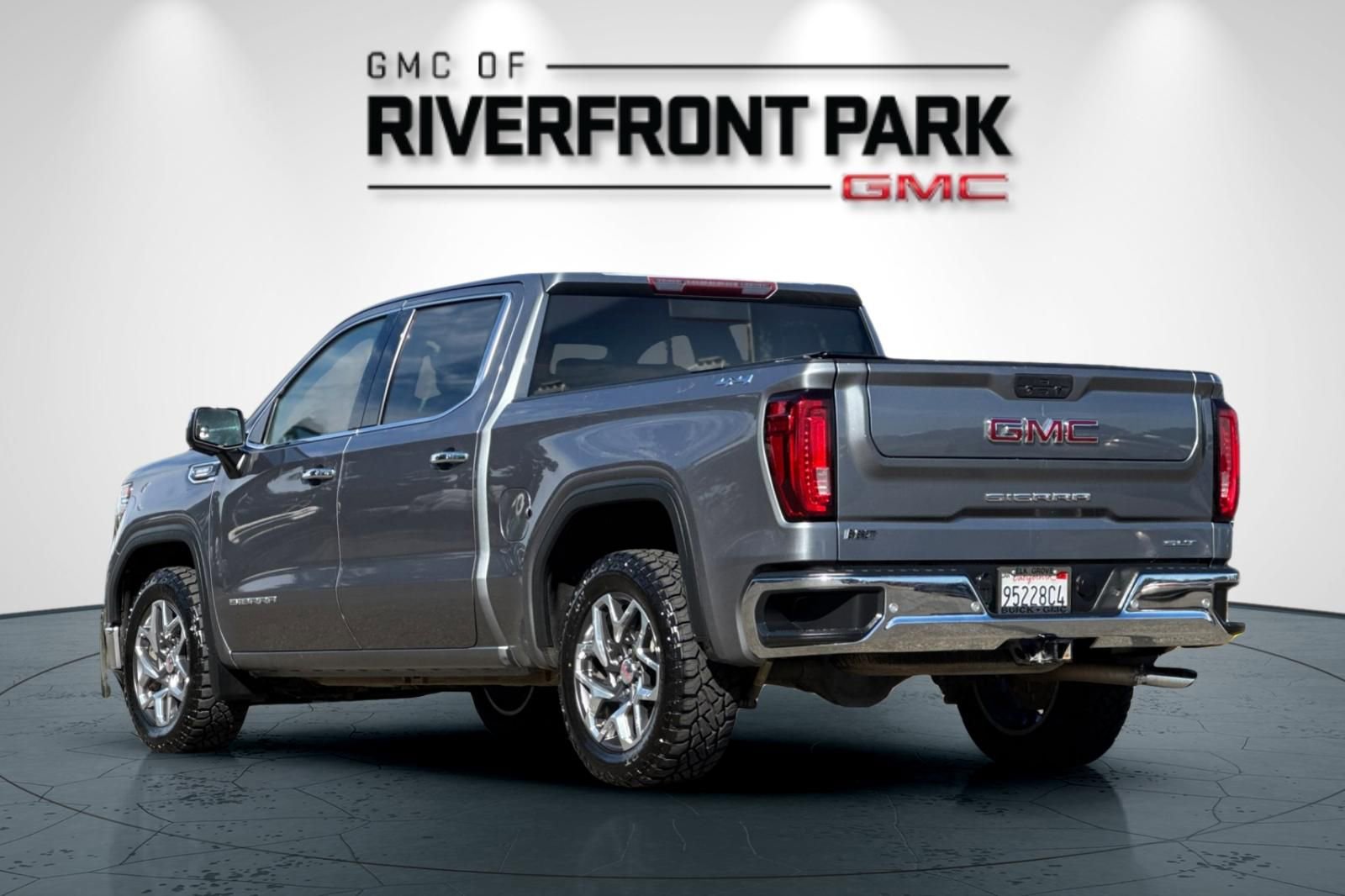 Used 2020 GMC Sierra 1500 SLT w/ SLT Premium Plus Package AWD/4WD image 5