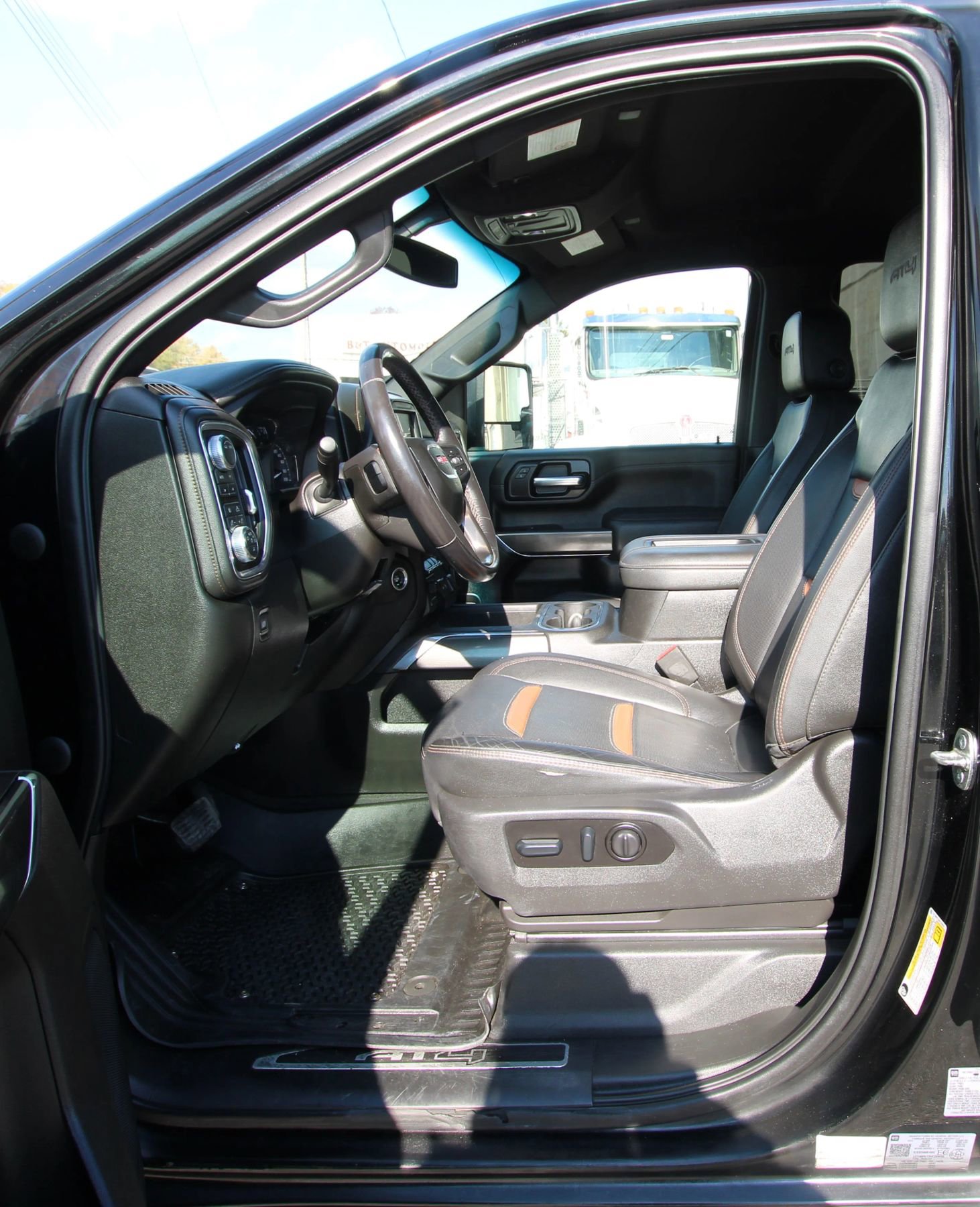 Used 2022 GMC Sierra 2500 AT4 w/ Gooseneck/5TH Wheel Package image 9