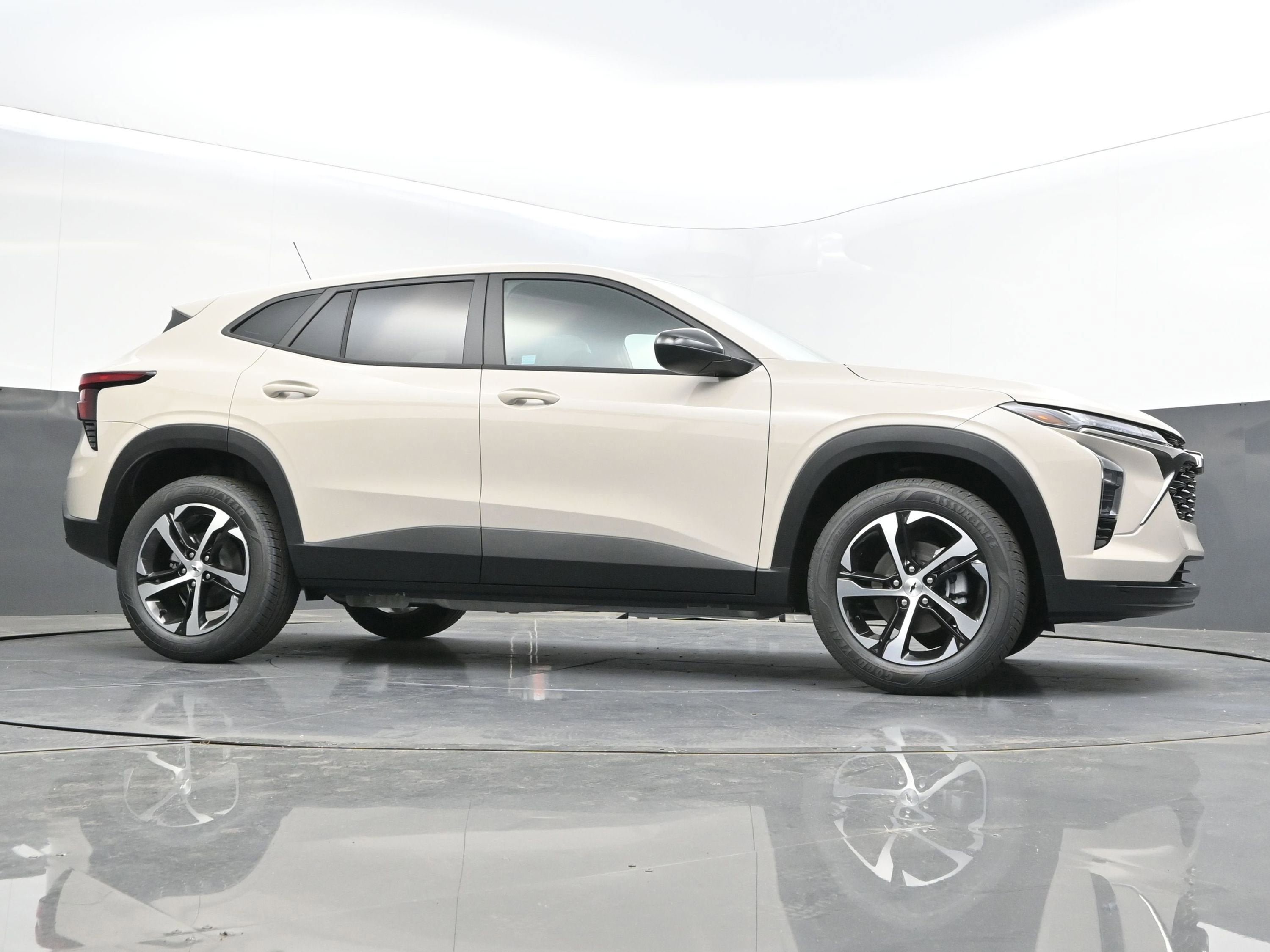 New 2026 Chevrolet Trax RS w/ Sunroof Package FWD image 38